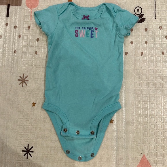 6 months Carter’s Baby Girl Clothes Onesies - Picture 2 of 5